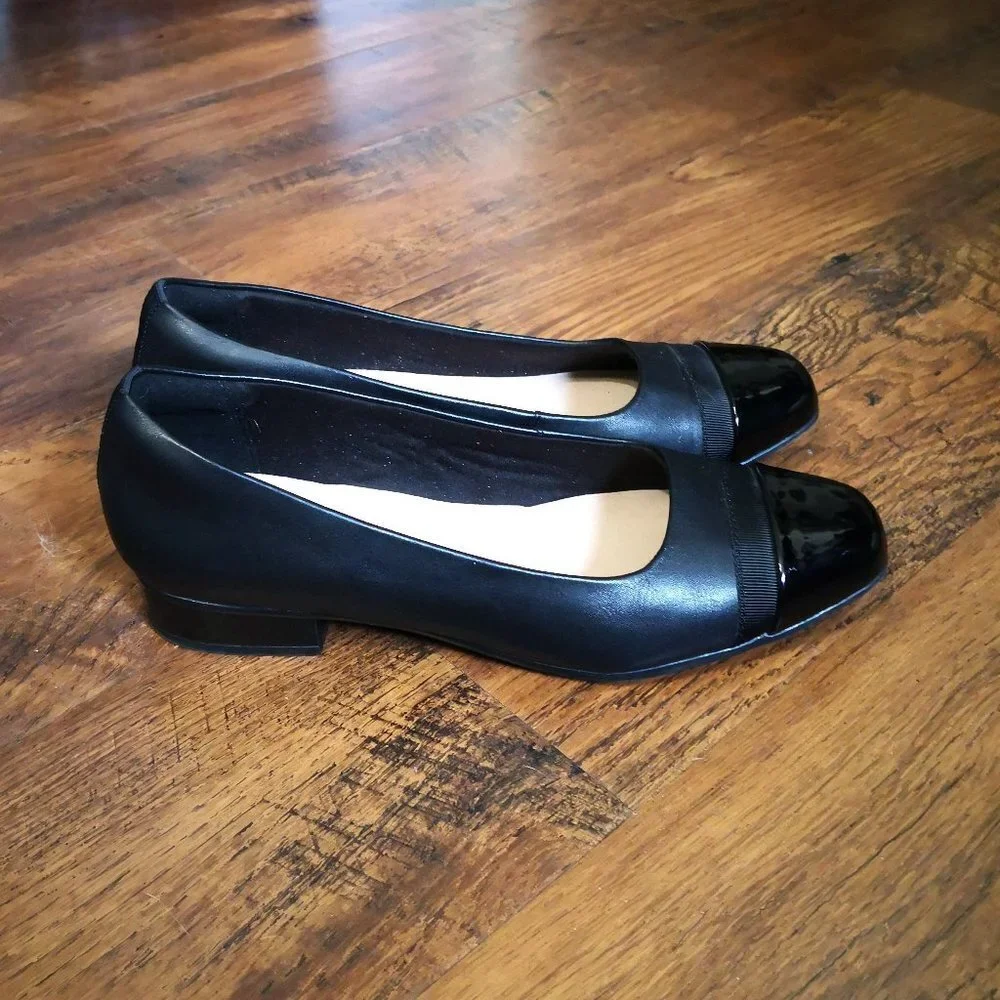 Clarks Juliet Monte Flat Size 9.5‎
